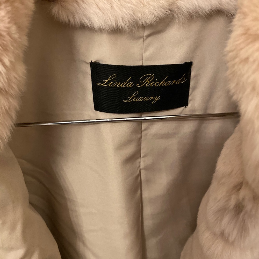 🍀 Pink Fur Coat (Fur: Rex Rabbit) Runs small - Picture 4 of 8